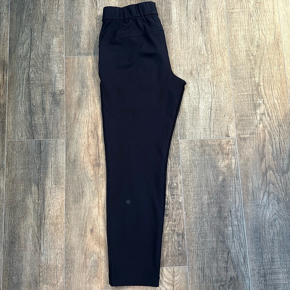 Lululemon OnThe Fly 7/8 black Sz 4